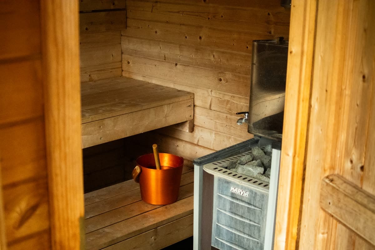 The sauna cabin.